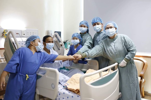 Ghép gan thành công từ người cho sống ảnh 1