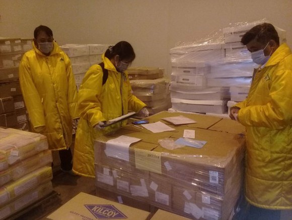 Đoàn kiểm tra Ban Quản lý ATTP kiểm tra kho lạnh một công ty nhập khẩu thực phẩm đông lạnh