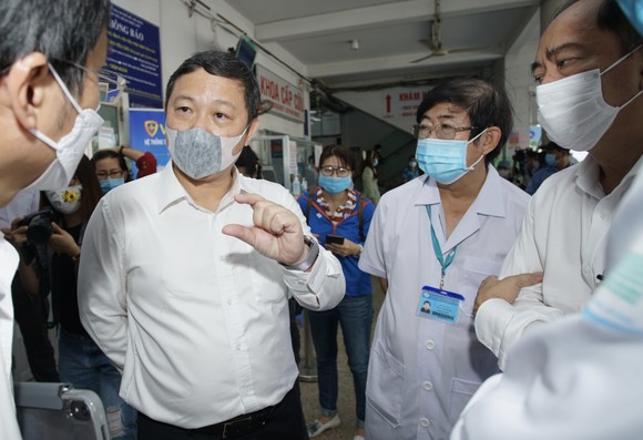 Sáng 8-3, triển khai những mũi tiêm vaccine ngừa Covid-19 đầu tiên tại TPHCM, Hà Nội và Hải Dương ảnh 6