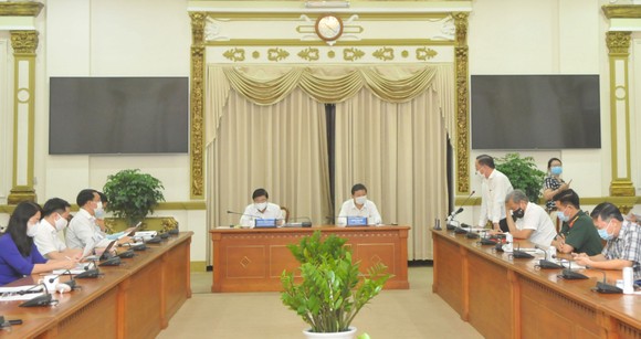 Chủ tịch UBND TPHCM Nguyễn Thành Phong yêu cầu kích hoạt toàn bộ phương án chống dịch Covid-19 mức cao nhất ảnh 3
