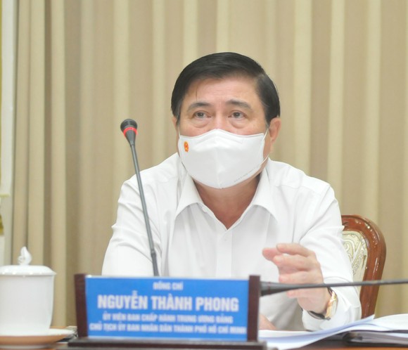 Chủ tịch UBND TPHCM Nguyễn Thành Phong yêu cầu kích hoạt toàn bộ phương án chống dịch Covid-19 mức cao nhất ảnh 1
