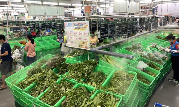Các siêu thị TPHCM tăng lượng thực phẩm chế biến sẵn hỗ trợ người dân khi dừng dịch vụ ăn uống mang về ảnh 1