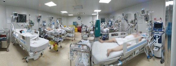 Bệnh nhân mắc Covid-19 đang được điều trị tại Bệnh viện Bệnh Nhiệt đới