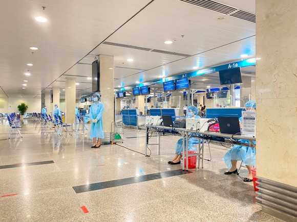  Triển khai dịch vụ xét nghiệm Covid-19 tại sân bay Tân Sơn Nhất ảnh 1