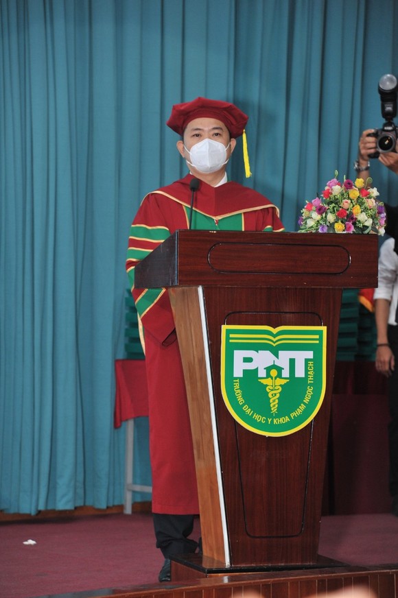 1.143 tân bác sĩ và tân cử nhân y khoa Trường Đại học Y khoa Phạm Ngọc Thạch tốt nghiệp ảnh 1