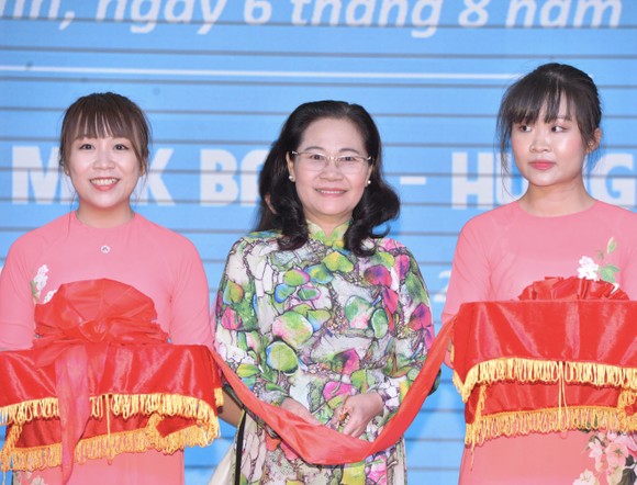 Chủ tịch HĐND TPHCM Nguyễn Thị Lệ: Mẹ sinh ra một bé nhưng có thể làm mẹ của nhiều bé ảnh 2