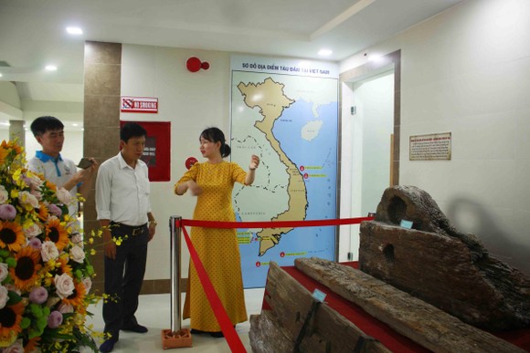 Đoàn chuyên gia tìm hiểu về văn hóa Sa Huỳnh và tàu đắm cổ Việt Nam tại Quảng Ngãi ảnh 7