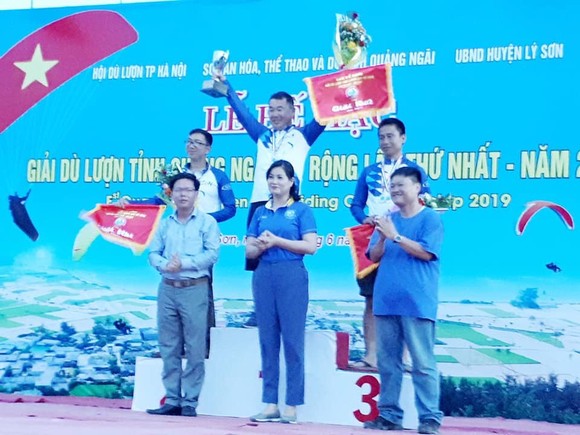 VĐV Hàn Quốc đoạt giải Nhất giải dù lượn quốc tế tổ chức ở đảo Lý Sơn ảnh 1