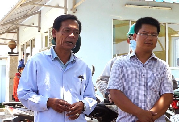 Người dân chặn cổng Nhà máy thép Hòa Phát-Dung Quất vì phải chịu đựng sống trong ô nhiễm ảnh 2
