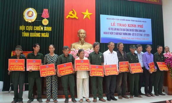Hội Cựu chiến binh tỉnh Quảng Ngãi trao tặng nhà cho gia đình chính sách ảnh 1