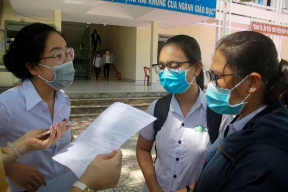 Gần 11.400 thí sinh Đà Nẵng, Quảng Ngãi hoàn thành môn thi đầu tiên kỳ thi tốt nghiệp THPT đợt 2 ảnh 17