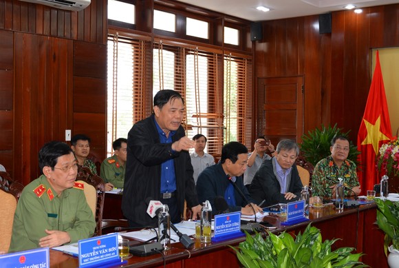 Bộ trưởng Nguyễn Xuân Cường thăm hỏi người dân Quảng Ngãi sau bão số 9  ảnh 1
