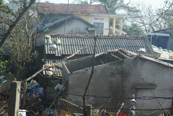 Nghệ An: Ngập lụt, nguy cơ sạt lở nhiều nơi, di dời dân khẩn cấp ảnh 12