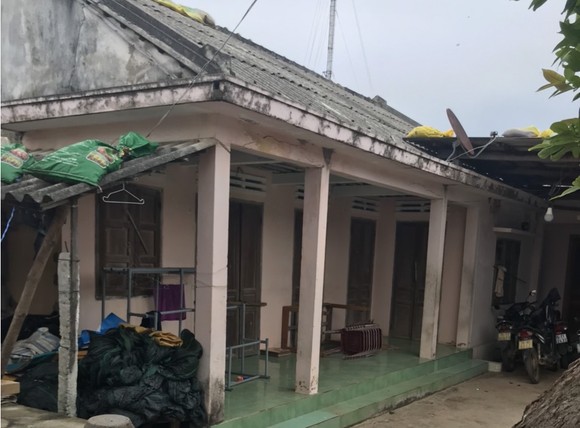 Di dời dân, chằng chống nhà cửa trước cơn bão số 13 ảnh 22
