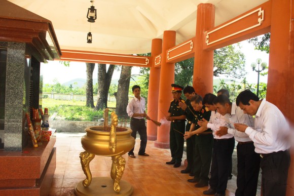 Hội Hỗ trợ khắc phục hậu quả bom mìn Việt Nam trao hỗ trợ sinh kế cho nhân dân Quảng Ngãi ảnh 8
