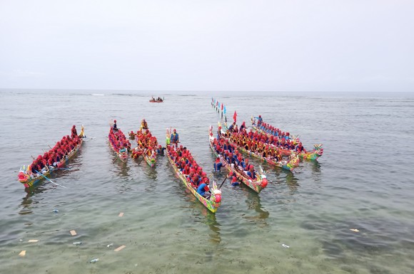 Lễ hội đua thuyền tứ linh Lý Sơn được công nhận là di sản văn hóa phi vật thể quốc gia ảnh 5