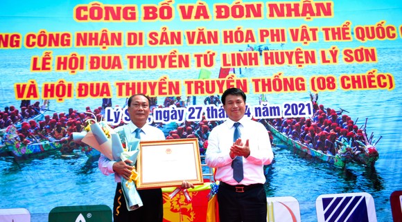 Lễ hội đua thuyền tứ linh Lý Sơn được công nhận là di sản văn hóa phi vật thể quốc gia ảnh 1