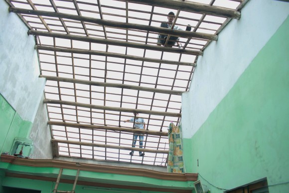 Quảng Ngãi: Giúp dân khắc phục hậu quả lốc xoáy ảnh 1