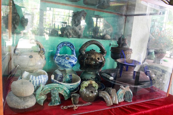 Người đàn ông sưu tập hơn 2.000 đồ vật xưa độc đáo ảnh 10