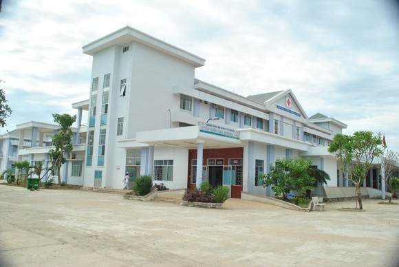 Quảng Ngãi: Trung tâm Y tế huyện Tư Nghĩa không chấp hành quy định trong đầu tư, mua sắm kít xét nghiệm Covid-19 ảnh 1