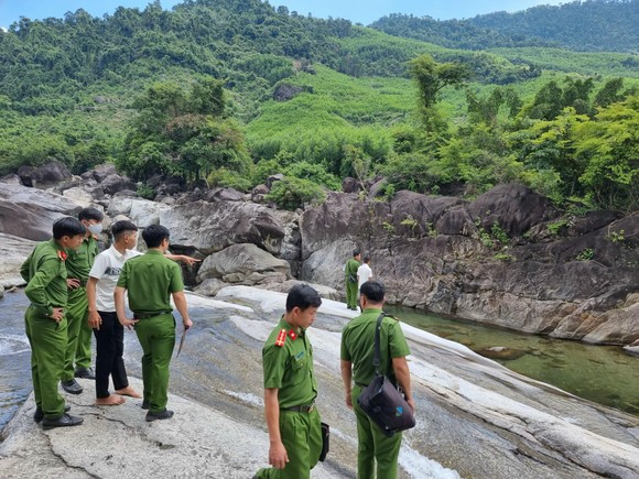 Đi tắm thác sau lễ khai giảng, 2 học sinh đuối nước tử vong ảnh 1