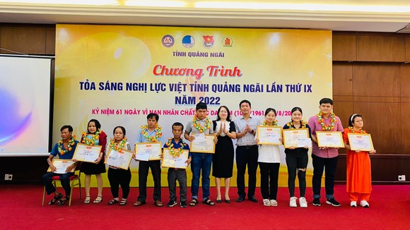 Tôn vinh 10 gương thanh niên khuyết tật 'Tỏa sáng nghị lực Việt tỉnh Quảng Ngãi' ảnh 1