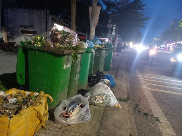 Sau gần 2 ngày rác ùn ứ, nhà máy ở Quảng Ngãi hoạt động trở lại ảnh 4
