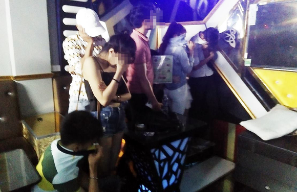 Hàng chục thanh niên mở "tiệc" ma túy trong phòng karaoke ảnh 1