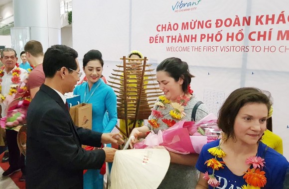 Nhiều đoàn khách quốc tế "xông đất" du lịch Việt Nam ngày đầu năm 2018 ảnh 5