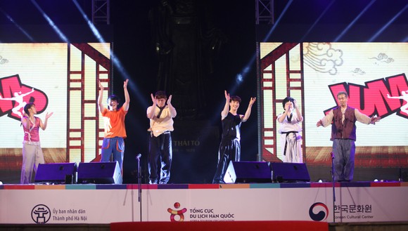 2 nhóm nhạc G-Friend, Snuper của Hàn Quốc sẽ biểu diễn tại phố đi bộ Nguyễn Huệ ảnh 3