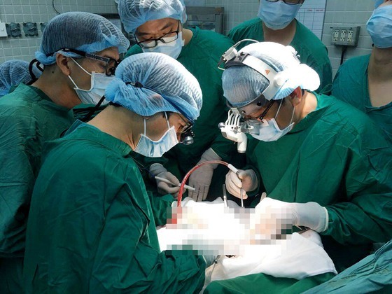 Các bác sĩ Bệnh viện Chợ Rẫy ghép tạng cho bệnh nhân