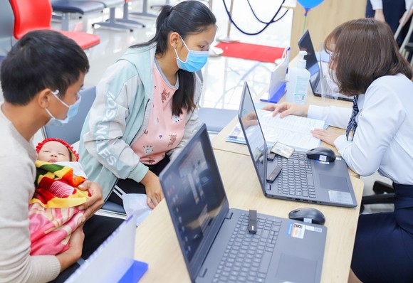 VNVC tiếp nhận đăng ký vaccine Covid-19 đầu tiên tại Việt Nam ảnh 4