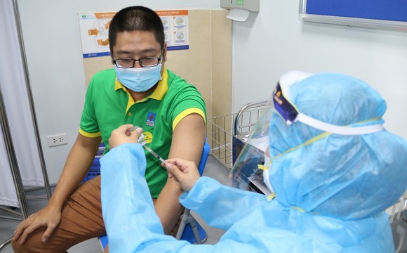 PVFCCo triển khai tiêm vaccine Covid-19 cho người lao động ảnh 4