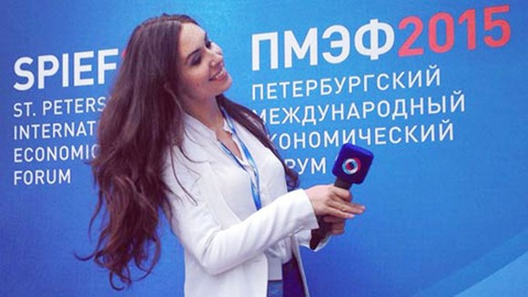 Nữ phóng viên Yekaterina. 