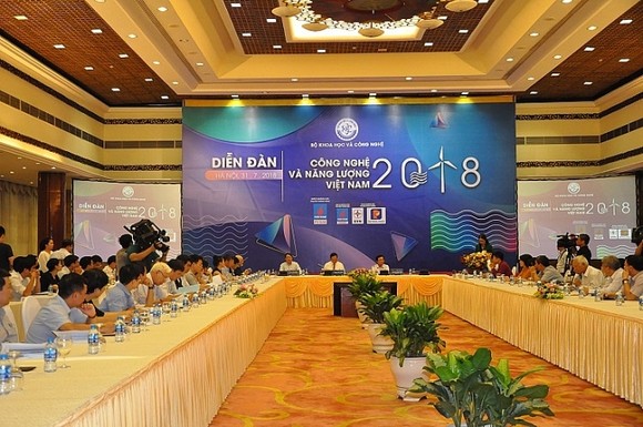 2018年越南資訊技術與能源論壇昨(31)日在河內舉辦。圖為論壇現場一瞥。（圖源：瓊娥）