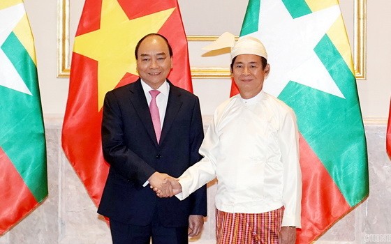 政府總理阮春福（左）會見緬甸總統吳溫敏。（圖源：光孝）