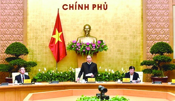 政府總理阮春福（中）主持會議。（圖源：越通社）