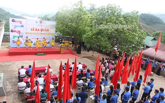 山羅省瓊涯縣棧恩鄉昨(6)日舉行2020年夏天青年志願活動出發儀式。