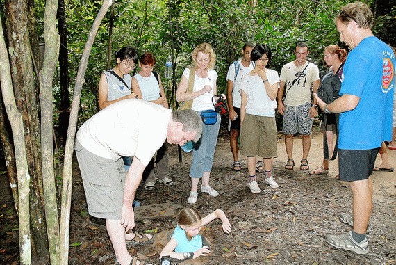 遊客在古芝縣參加實踐體驗。