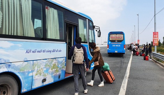 廣寧省昨起恢復多條省際客運線