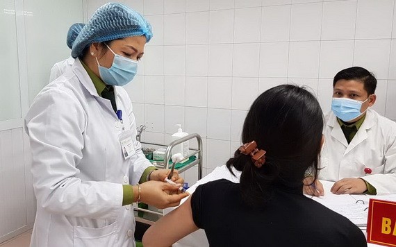 越南勞動總聯團建議優先給工業區勞工接種新冠疫苗。（示意圖源：VGP）