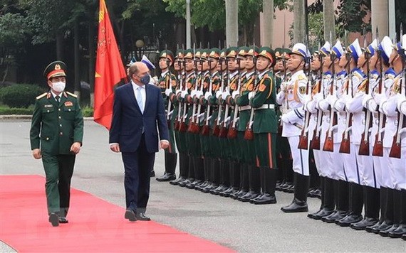 英國防大臣訪問越南
