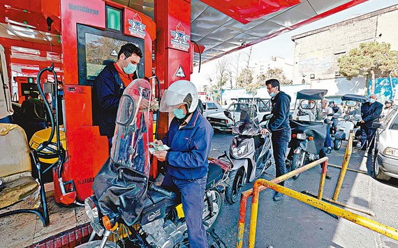 伊朗全國共有4,000個油站受事件影響。 （圖源: AFP）