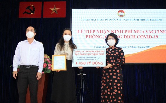 萬盛發集團總經理張惠雲向胡志明市疫苗基金捐贈1萬4500億元。