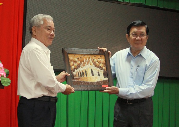 Nguyên Chủ tịch nước Trương Tấn Sang trao nhà chính sách tại Sóc Trăng ảnh 7