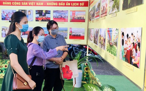 Triển lãm ảnh 'Đảng Cộng sản Việt Nam – Những dấu ấn lịch sử' ảnh 1
