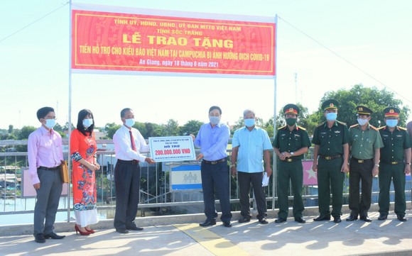 Hỗ trợ kiều bào người Việt tại Campuchia bị ảnh hưởng dịch Covid-19 ảnh 1
