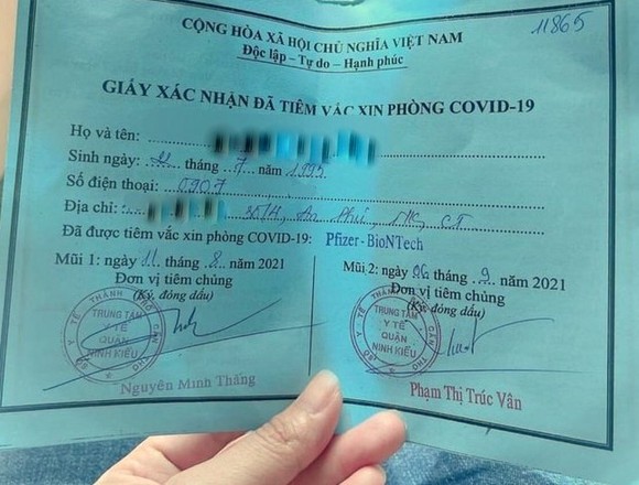Vụ cô gái “xin ông anh” tiêm vaccine: Phó Chủ tịch phường bị đình chỉ công tác ảnh 1
