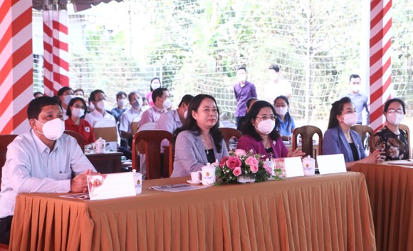 Phó Chủ tịch nước Võ Thị Ánh Xuân chúc tết công nhân tại Sóc Trăng ảnh 1