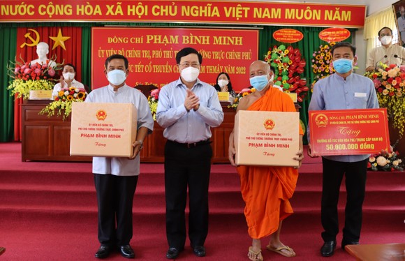 Phó Thủ tướng Thường trực Phạm Bình Minh chúc Tết Chôl Chnăm Thmây tại Sóc Trăng ảnh 3
